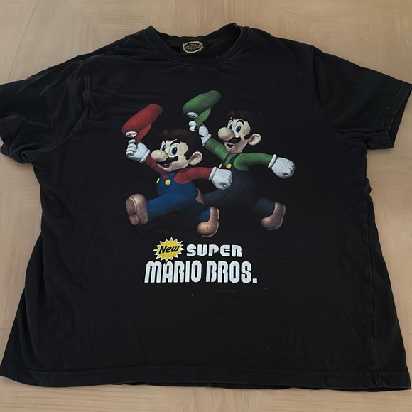 Mario Brothers t-shirt super Nintendo 2010 size large cartoon video game promo - Picture 1 of 5